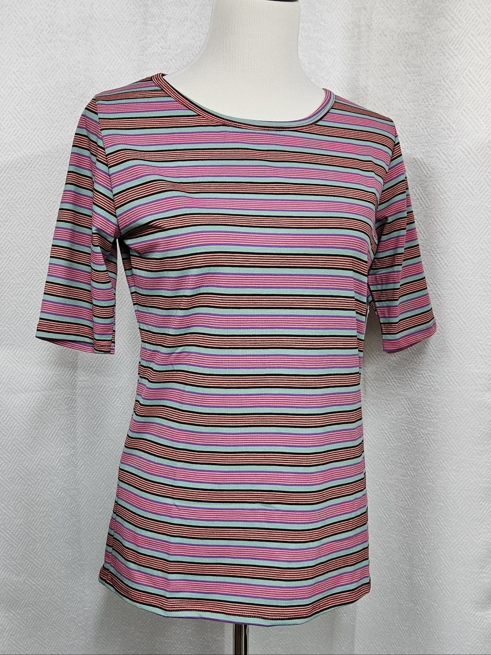LuLaRoe Gigi Large Shirt Pink and Black Striped Short Sleeve Tee